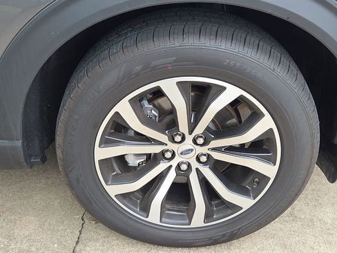 Used 2025 Ford Explorer ST-Line image 5