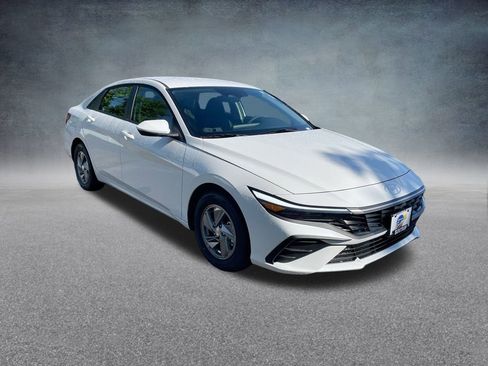 Certified 2025 Hyundai Elantra SE image 34