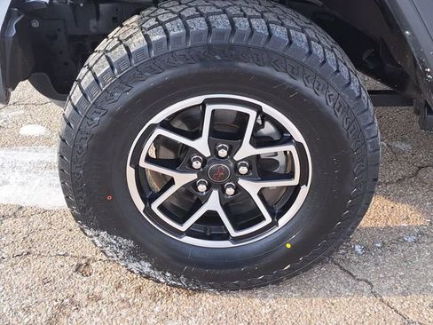 Used 2024 Jeep Wrangler Unlimited Rubicon image 9