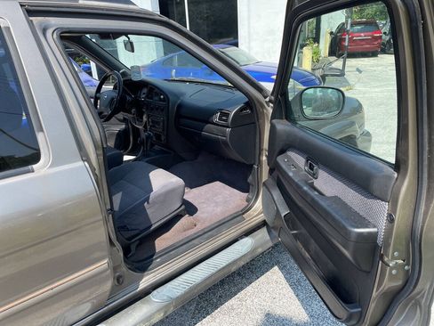 Used 2002 Nissan Pathfinder SE AWD/4WD image 13
