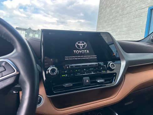 Used 2021 Toyota Highlander Platinum AWD/4WD image 7