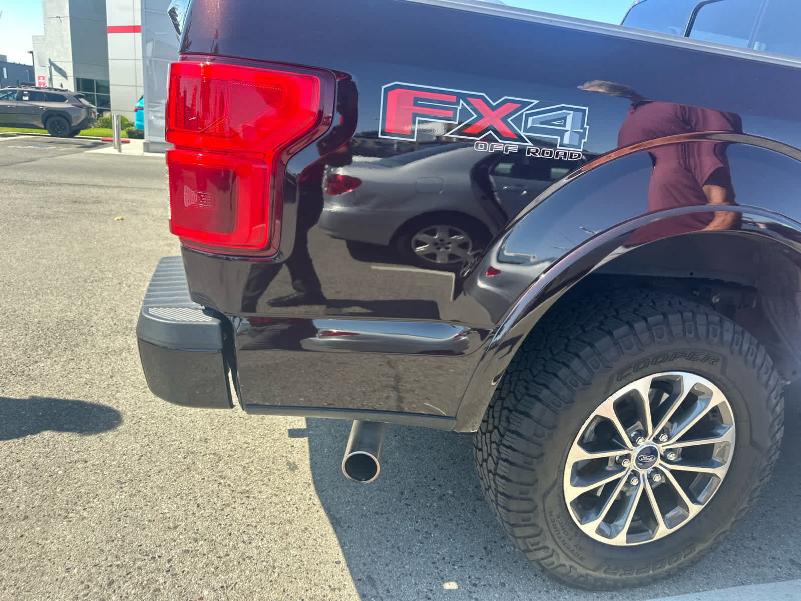 Used 2018 Ford F150 Lariat w/ Equipment Group 502A Luxury AWD/4WD image 10
