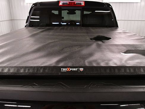 Used 2024 GMC Canyon Denali AWD/4WD image 12