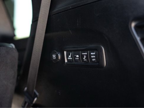 Used 2019 Chrysler Pacifica Limited w/ Advanced Safetytec Group image 26