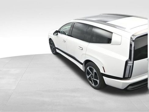 New 2026 Hyundai Ioniq 9 Calligraphy image 28