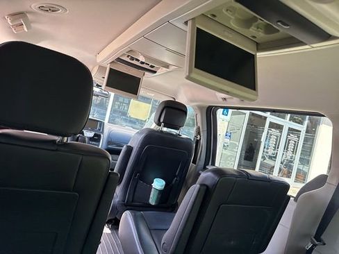 Used 2012 Chrysler Town & Country Touring-L w/ Entertainment Group #2 image 9