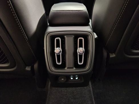 Certified 2026 Volvo XC40 B5 Plus AWD/4WD image 31