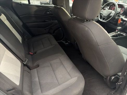 Used 2025 Chevrolet Trax RS w/ Sunroof Package image 27