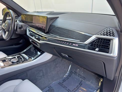 Used 2024 BMW X5 sDrive40i w/ M Sport Package RWD image 15