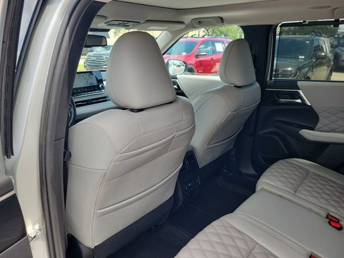 Used 2024 Mitsubishi Outlander SEL AWD/4WD image 12