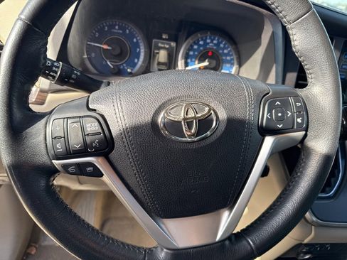 Used 2015 Toyota Sienna XLE image 15