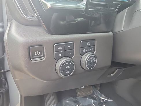 Used 2025 Chevrolet Silverado 1500 LT Trail Boss w/ Convenience Package II AWD/4WD image 16