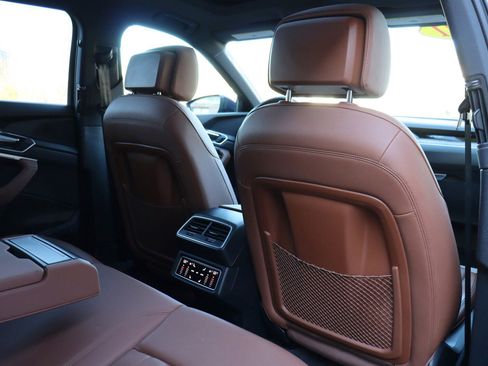 Used 2021 Audi e-tron Premium Plus w/ Premium Plus Package image 18