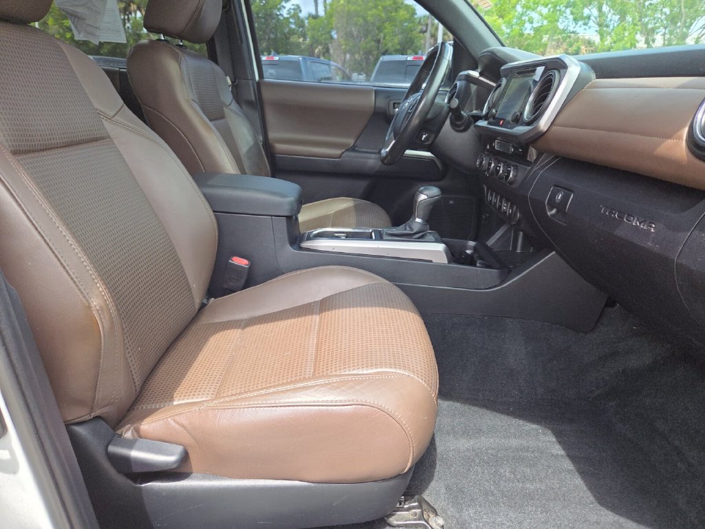 Used 2016 Toyota Tacoma Limited w/ Towing Package AWD/4WD image 15