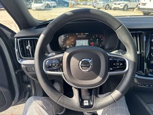 Used 2019 Volvo S60 T5 R-Design image 14