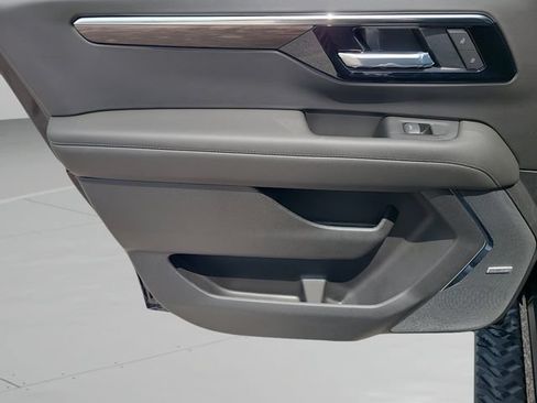 New 2026 Chevrolet Suburban Z71 w/ Comfort Package AWD/4WD image 17