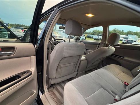 Used 2005 Toyota Camry LE FWD image 38