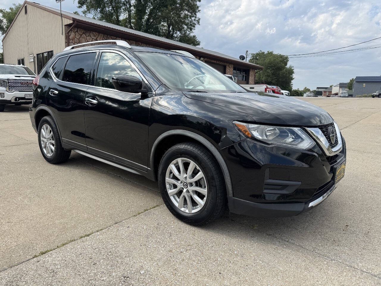 Used 2020 Nissan Rogue SV AWD/4WD image 3