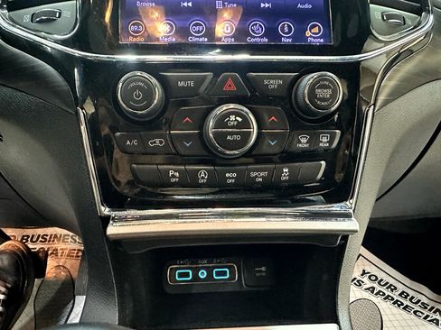 Used 2019 Jeep Grand Cherokee Altitude image 31