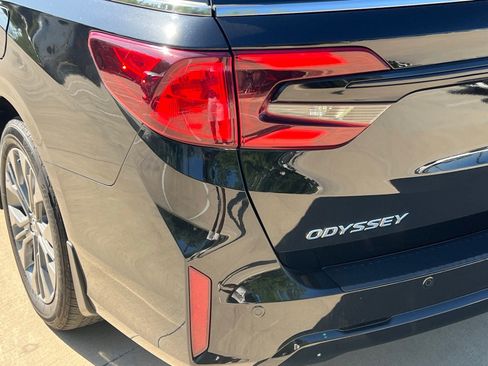 Used 2025 Honda Odyssey Touring image 13