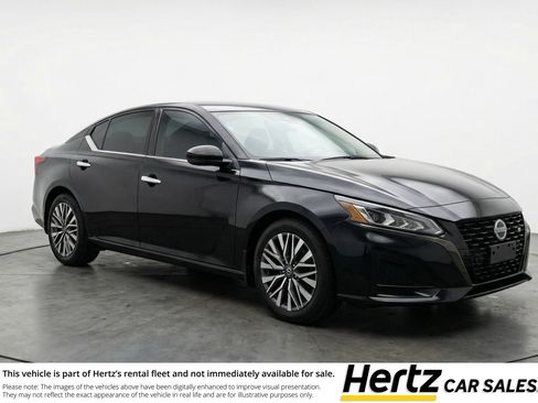 Used 2025 Nissan Altima 2.5 SV image 1