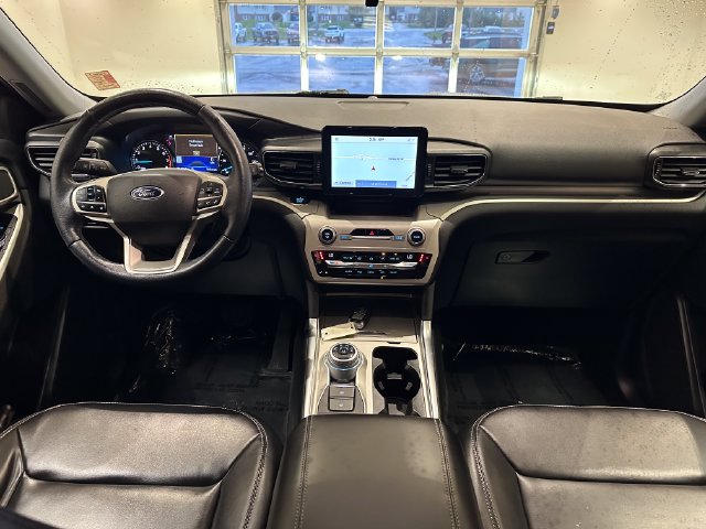 Used 2021 Ford Explorer XLT w/ Equipment Group 202A AWD/4WD image 9