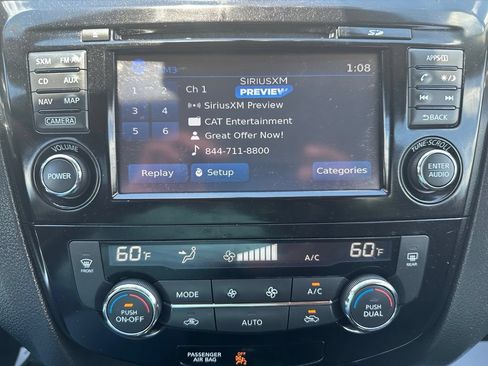 Used 2016 Nissan Rogue SV w/ SV Premium Package AWD/4WD image 18