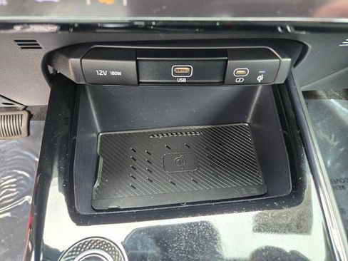 Used 2023 Kia Niro EX image 18