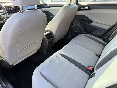 Certified 2023 Volkswagen Taos SE w/ Panoramic Sunroof Package FWD image 10