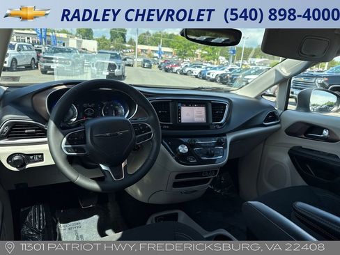 Used 2023 Chrysler Voyager LX FWD image 14