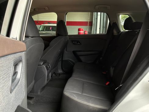 Used 2023 Nissan Rogue S AWD/4WD image 13
