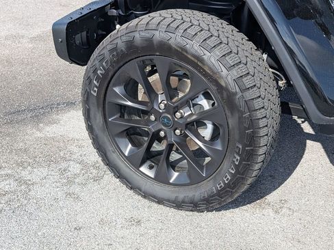 Used 2025 Jeep Wrangler Unlimited Sahara AWD/4WD image 11