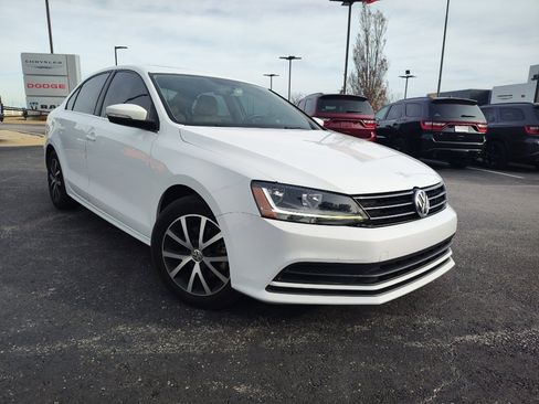 Used 2017 Volkswagen Jetta SE image 1
