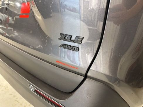 Used 2021 Toyota RAV4 XLE w/ Convenience Package AWD/4WD image 16
