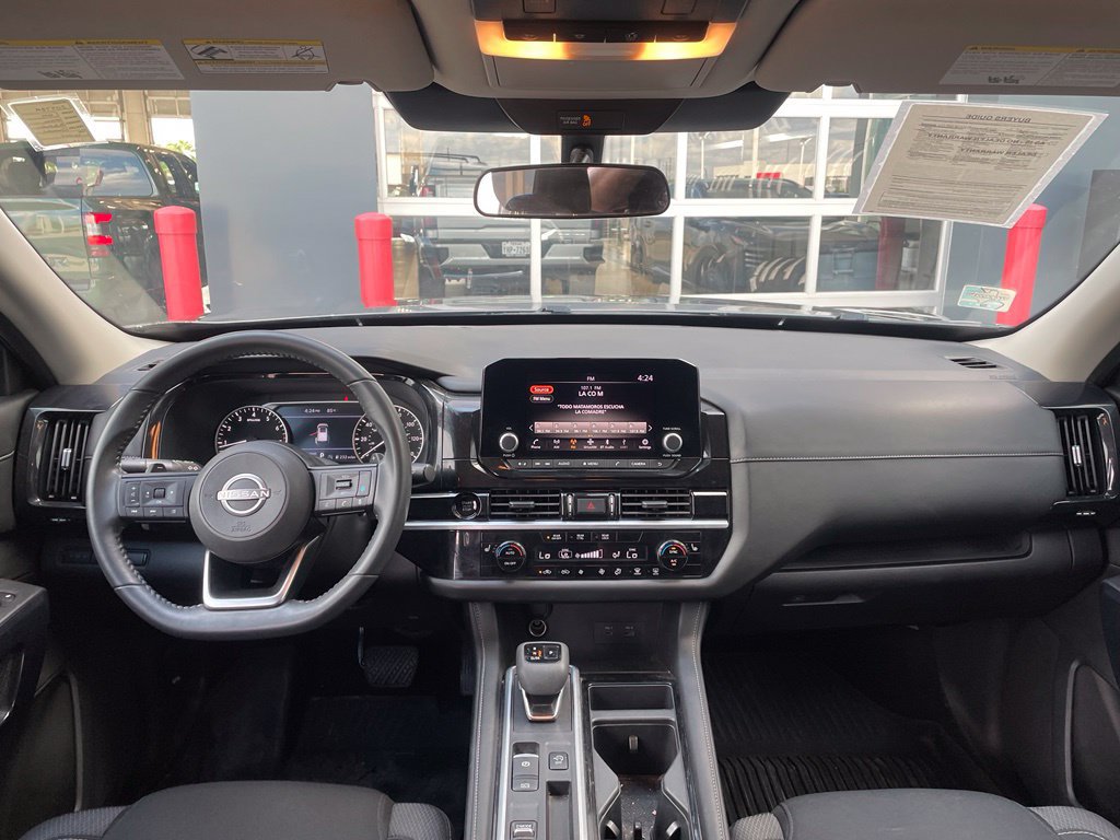Certified 2025 Nissan Pathfinder SV FWD image 11