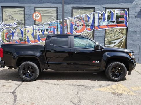 Used 2022 Chevrolet Colorado Z71 w/ Z71 Midnight Edition AWD/4WD image 34