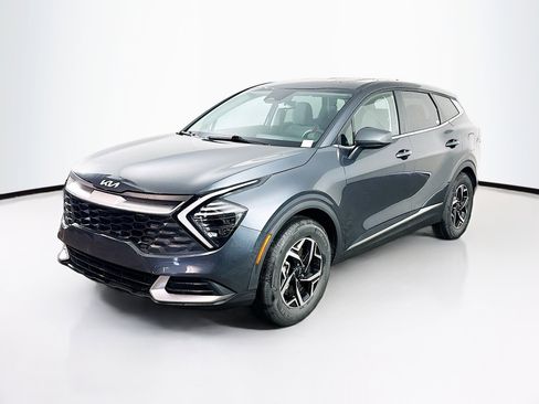 Used 2025 Kia Sportage LX image 3