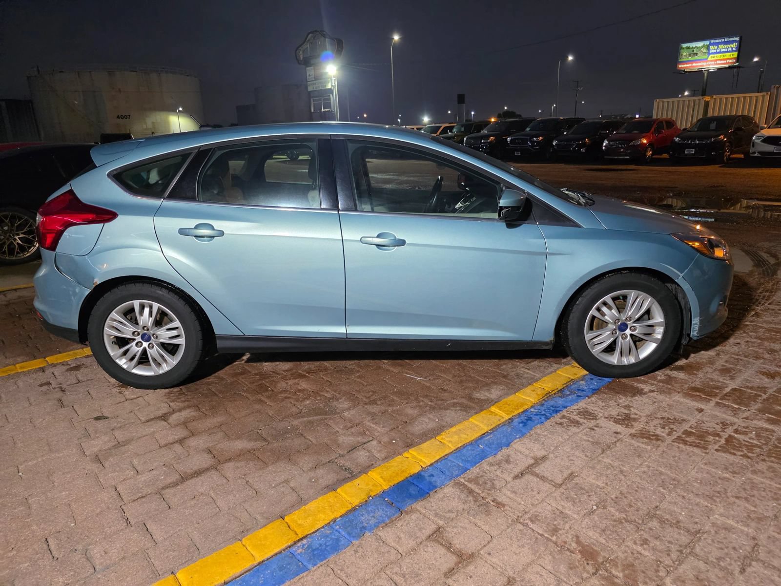 Used 2012 Ford Focus SEL w/ SEL/Titanium Winter Pkg FWD image 4