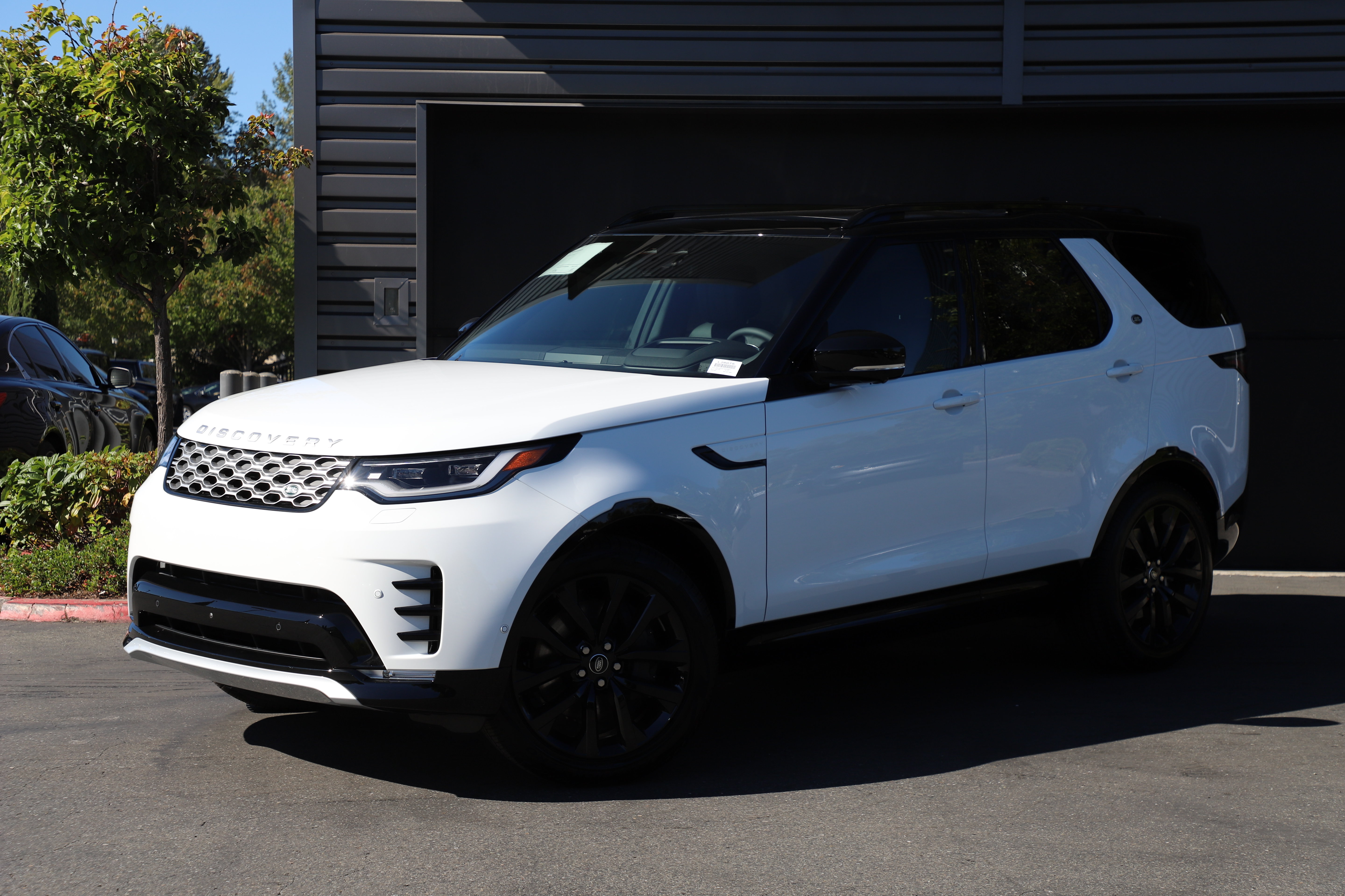 New 2026 Land Rover Discovery Limited Edition AWD/4WD image 1