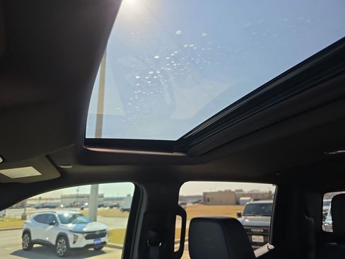 Certified 2024 Chevrolet Silverado 1500 High Country image 9