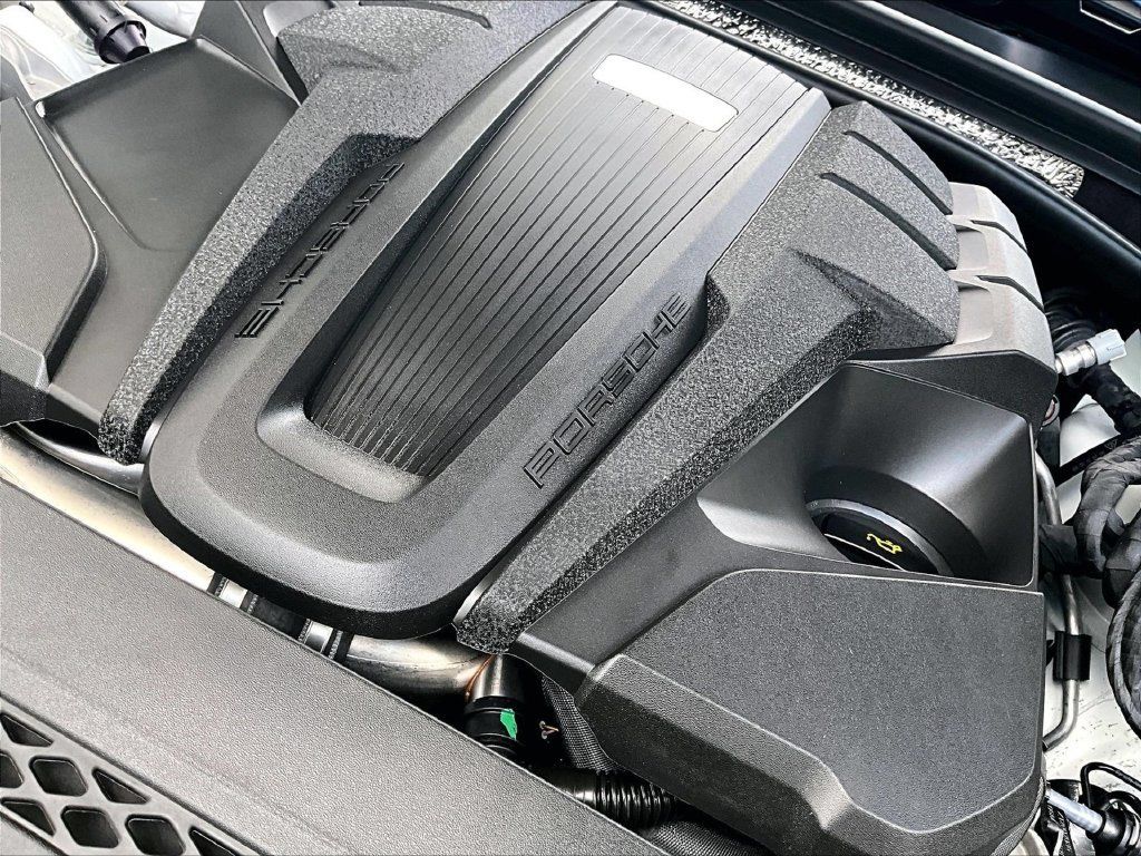 Certified 2026 Porsche Macan S AWD/4WD image 34