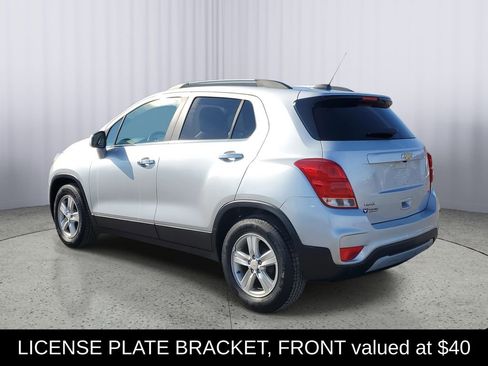 Used 2019 Chevrolet Trax LT w/ LT Convenience Package image 4