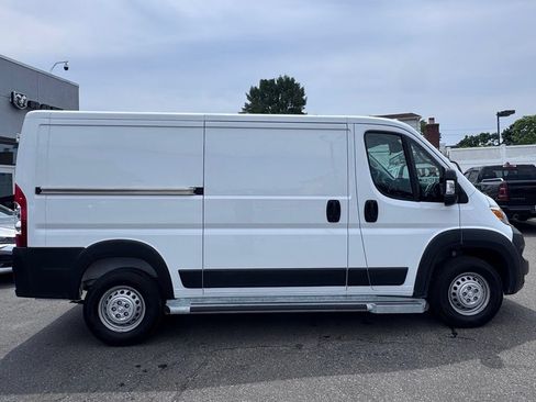 Used 2025 RAM ProMaster 2500 w/ U-Haul Equipment Group FWD image 9