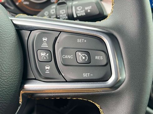 Used 2025 Jeep Wrangler Sahara image 18