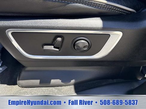 Used 2023 RAM 1500 Laramie AWD/4WD image 19