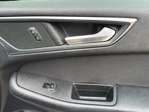 Used 2019 Ford Edge SE image 30