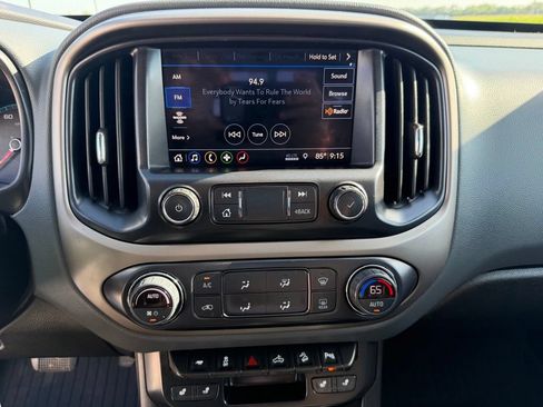 Used 2021 Chevrolet Colorado Z71 AWD/4WD image 19