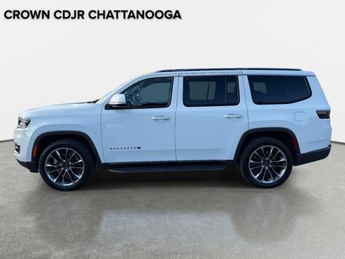 Used 2022 Jeep Wagoneer Series II w/ Premium Group I AWD/4WD image 2