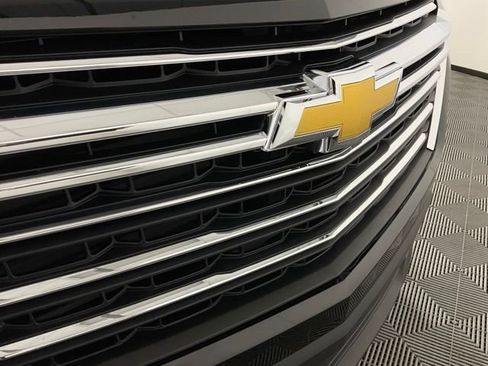 Used 2023 Chevrolet Traverse LT FWD image 11