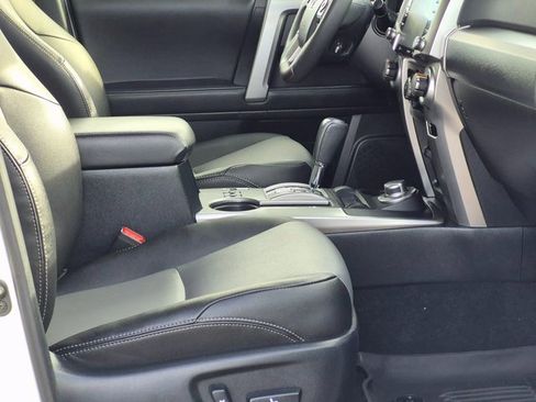 Used 2022 Toyota 4Runner SR5 Premium image 23